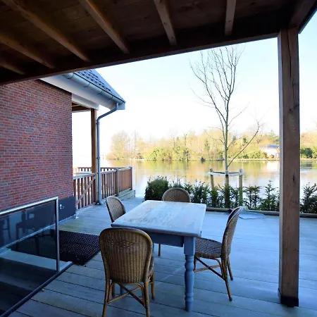 Luxurious With Private Garden In Villa