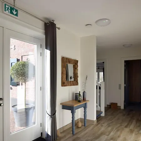 Luxurious With Private Garden In